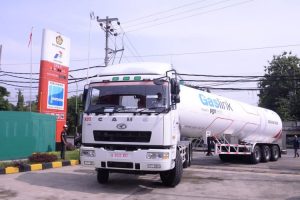 Gas transport trial using liquefied LNG-fuelled trucks